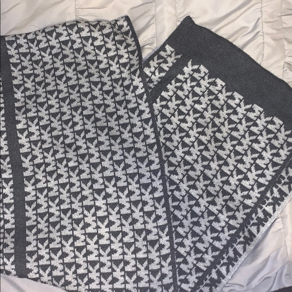 MK scarf